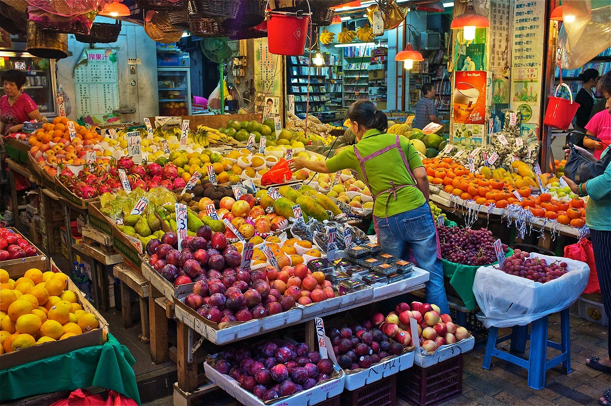 Fruit and vegetable market | Photo by Ken Mages on Unsplash